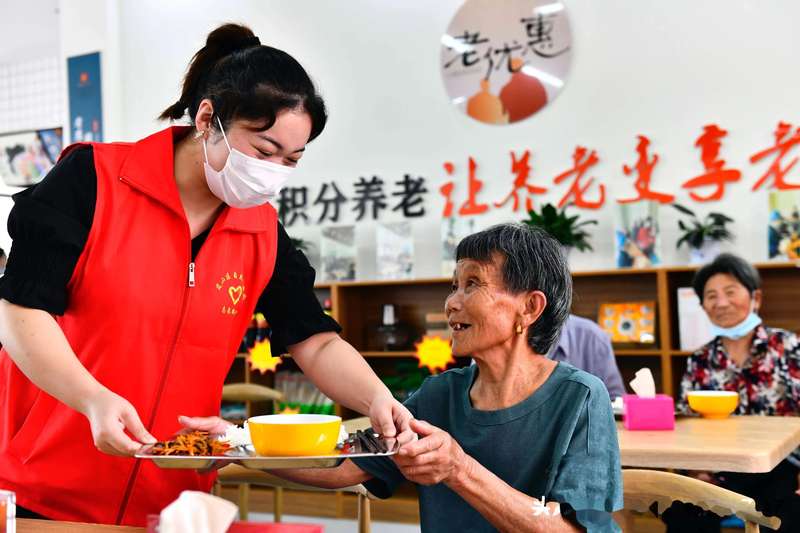 当父母老去、子女远走:那些关于晚年的不安,终于有了温柔的答案 情感心理